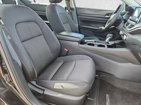 Used 2024 Nissan Altima 2.5 SV FWD image 19