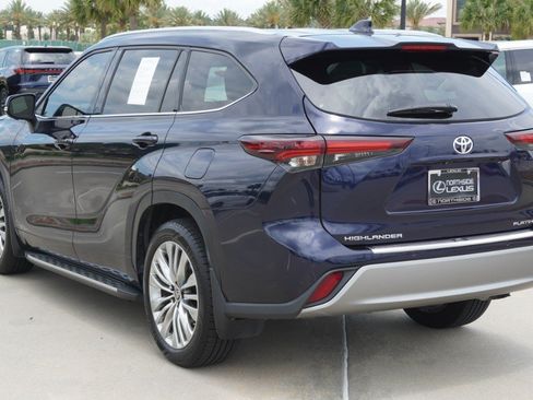 Used 2024 Toyota Highlander Platinum FWD image 8