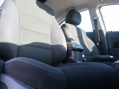 Used 2015 Chevrolet Cruze LT image 21