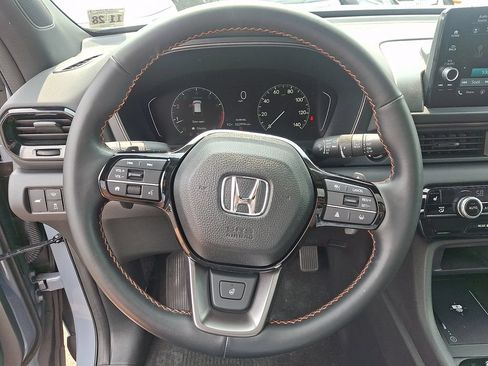 Used 2024 Honda Pilot TrailSport image 19
