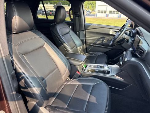 Used 2020 Ford Explorer XLT w/ Equipment Group 202A AWD/4WD image 13