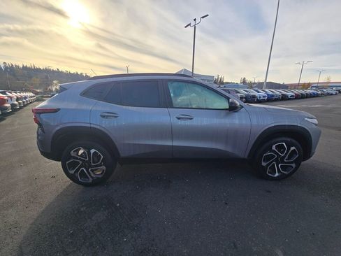 Certified 2025 Chevrolet Trax RS w/ Driver Confidence Package image 2