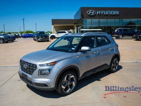 Used 2025 Hyundai Venue SEL FWD image 1