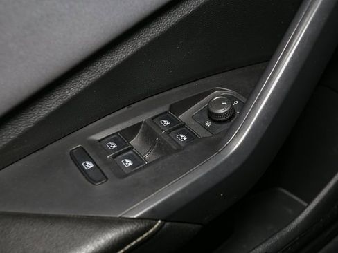 Used 2025 Volkswagen Jetta SE image 32