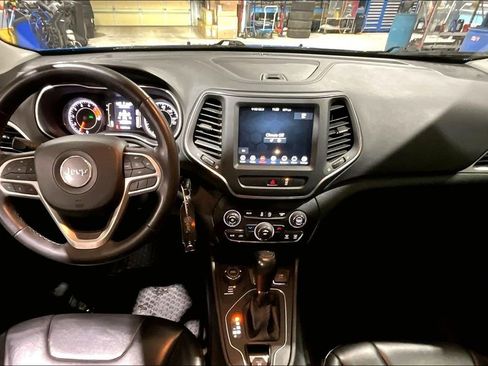 Used 2022 Jeep Cherokee Latitude AWD/4WD image 14