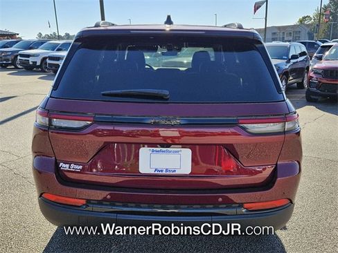 New 2025 Jeep Grand Cherokee Altitude image 10