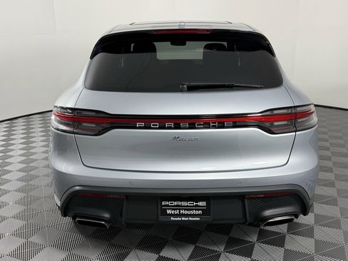 Certified 2025 Porsche Macan AWD/4WD image 10
