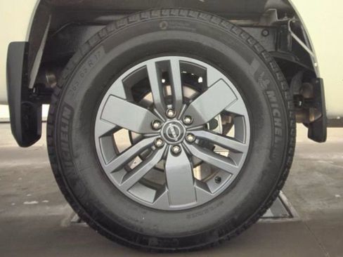 Used 2025 Nissan Frontier SV image 20