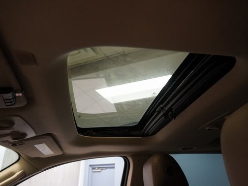 Used 2017 GMC Acadia Limited SLT image 3