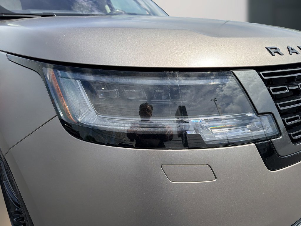 Used 2023 Land Rover Range Rover Long Wheelbase SE AWD/4WD image 11
