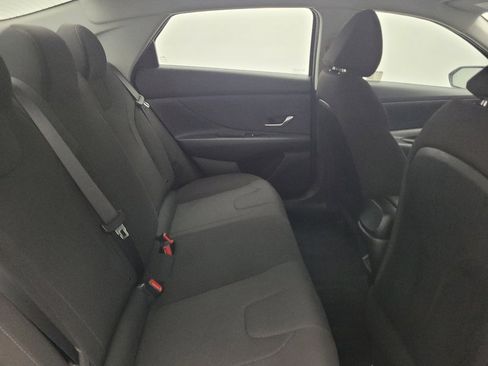 Used 2025 Hyundai Elantra SE FWD image 19