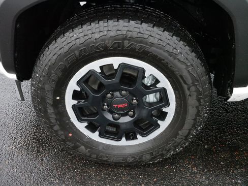 Certified 2025 Toyota 4Runner TRD Off-Road Premium image 15