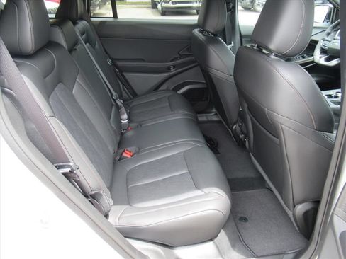 New 2026 Jeep Cherokee Overland w/ Advanced Pro Tech Group AWD/4WD image 31