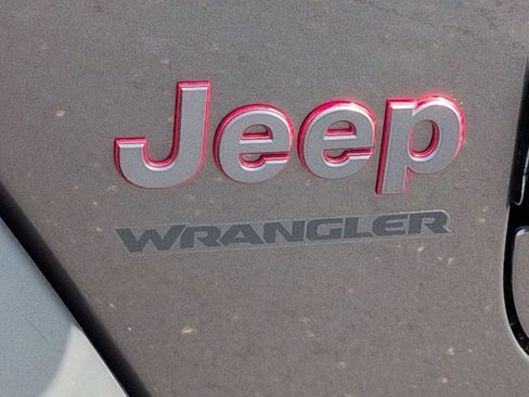 Used 2024 Jeep Wrangler Unlimited Rubicon w/ Technology Group AWD/4WD image 26