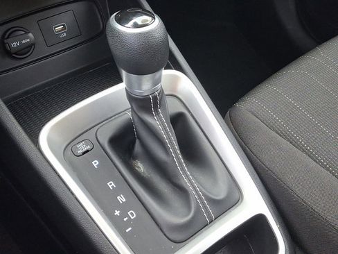 Used 2020 Hyundai Venue SE image 14