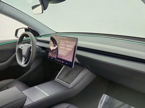 Used 2026 Tesla Model Y 2WD image 19