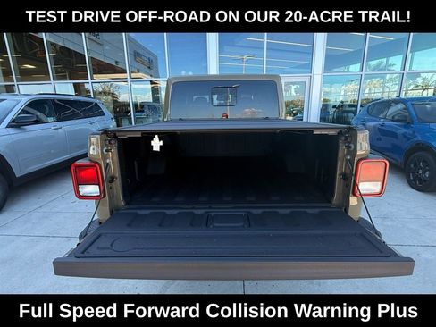 New 2026 Jeep Gladiator Sahara image 34