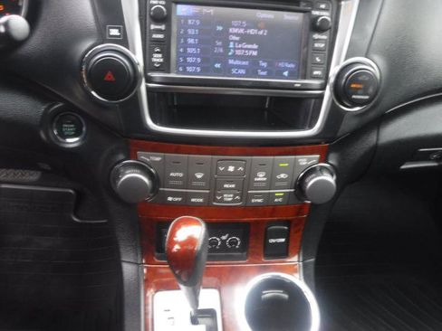 Used 2013 Toyota Highlander Limited image 35