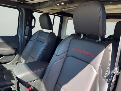 Used 2024 Jeep Wrangler Unlimited Rubicon w/ Convenience Group image 9
