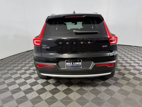 Used 2025 Volvo XC40 B5 Core image 8
