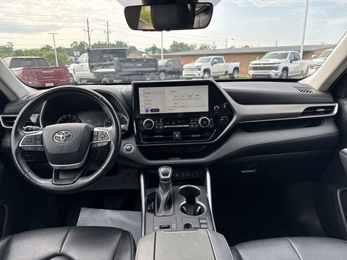Used 2023 Toyota Highlander XLE image 19