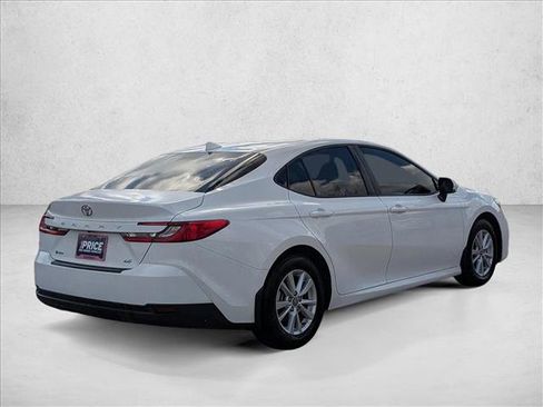 Used 2025 Toyota Camry LE w/ Convenience Package image 5