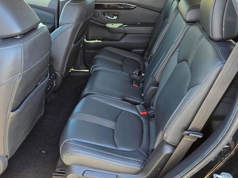 Used 2024 Honda Pilot Touring image 11