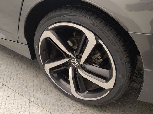 Used 2018 Honda Accord Sport image 31