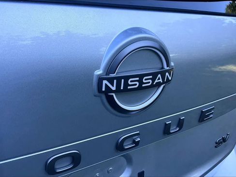 Used 2024 Nissan Rogue SV FWD image 31