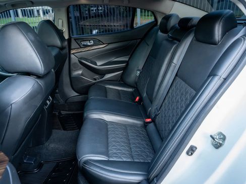 Used 2017 Nissan Maxima Platinum FWD image 14