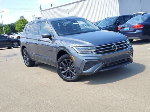 Used 2023 Volkswagen Tiguan SE w/ Panoramic Sunroof Package AWD/4WD image 36