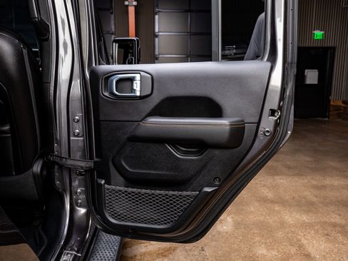 Used 2021 Jeep Gladiator Overland AWD/4WD image 38