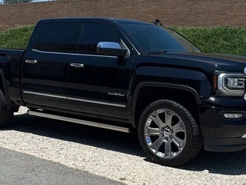Used 2017 GMC Sierra 1500 Denali w/ Denali Ultimate Package AWD/4WD image 3