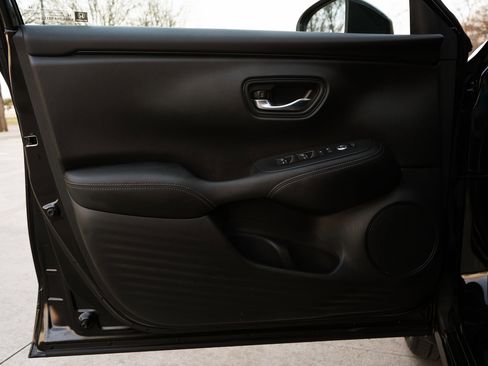 Certified 2025 Honda HR-V EX-L image 39