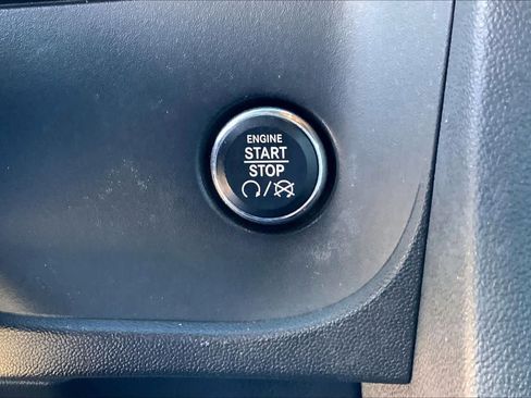 Used 2014 Dodge Challenger R/T image 28