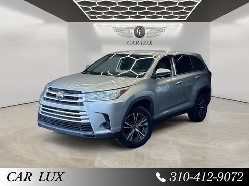 Used 2019 Toyota Highlander LE FWD image 1