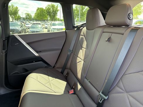 Certified 2023 BMW iX xDrive50 w/ Premium Package AWD/4WD image 33
