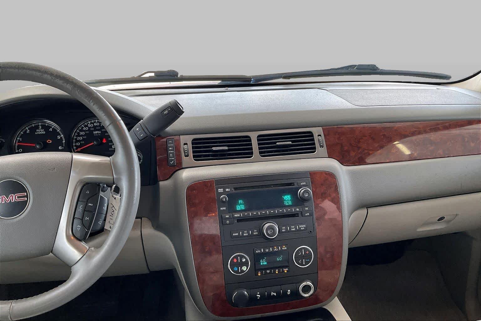 Used 2013 GMC Yukon XL SLT w/ SLT-2 Equipment Package AWD/4WD image 8