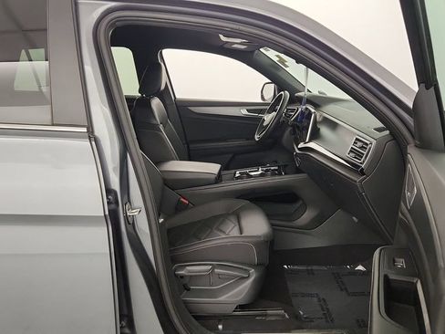 Used 2024 Volkswagen Atlas Cross Sport SE w/ Black Wheel Package AWD/4WD image 29