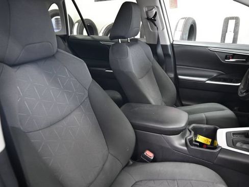 Used 2024 Toyota RAV4 XLE FWD image 9