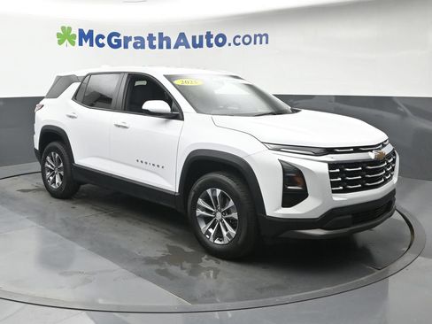 Used 2025 Chevrolet Equinox LT AWD/4WD image 2