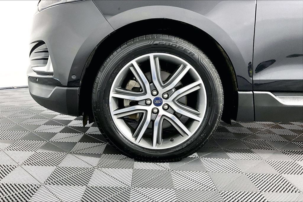 Used 2021 Ford Edge Titanium w/ Equipment Group 301A FWD image 8