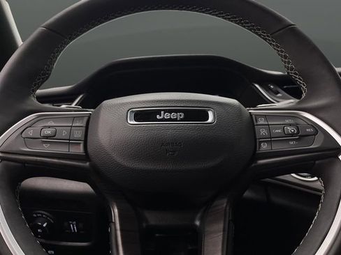 Used 2024 Jeep Grand Cherokee Limited image 17