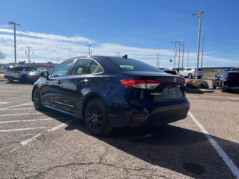 Used 2025 Toyota Corolla LE image 3