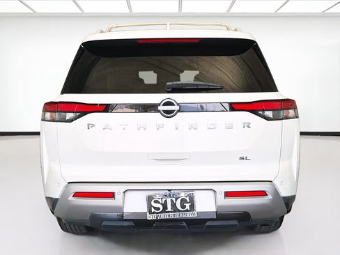 Used 2023 Nissan Pathfinder SL FWD image 5