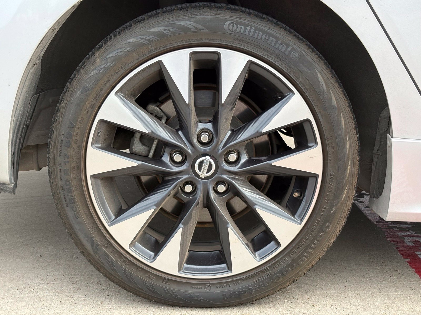 Used 2017 Nissan Sentra SR FWD image 9