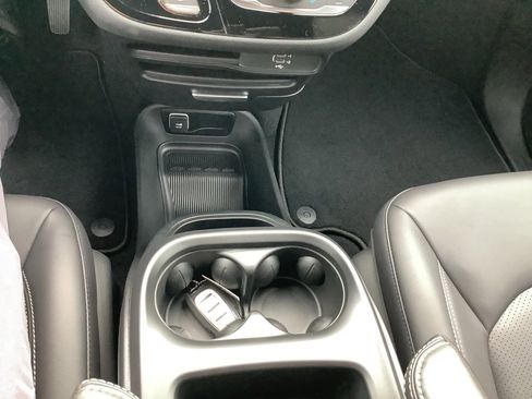 New 2026 Chrysler Pacifica Select image 21