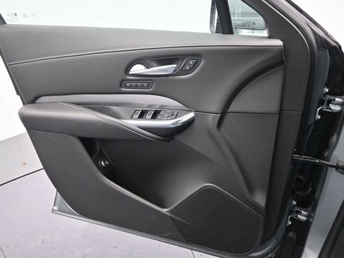 Used 2025 Cadillac XT4 Premium Luxury image 24