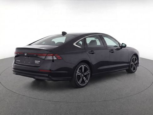 Used 2023 Honda Accord Sport image 3