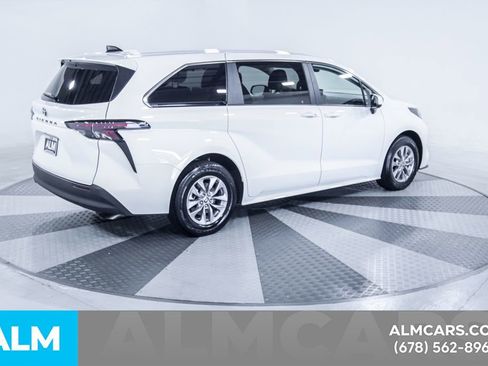 Used 2026 Toyota Sienna LE FWD image 10